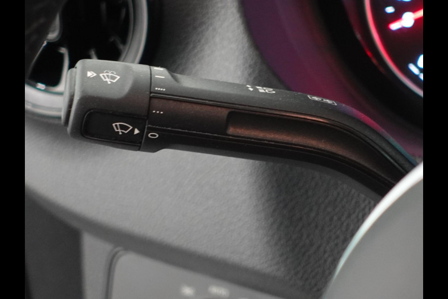 Mercedes-Benz Sprinter 315 Automaat L2H2 RWD Automaat Airco Cruise Control Side-bars Navigatiesysteem Trekhaak Mercedes-Benz Sprinter 315 Automaat L2H2 RWD Automaat Airco Cruise Control Side-bars Navigatiesysteem Trekhaak