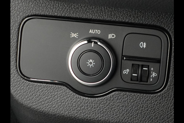 Mercedes-Benz Sprinter 315 Automaat L2H2 RWD Automaat Airco Cruise Control Side-bars Navigatiesysteem Trekhaak Mercedes-Benz Sprinter 315 Automaat L2H2 RWD Automaat Airco Cruise Control Side-bars Navigatiesysteem Trekhaak