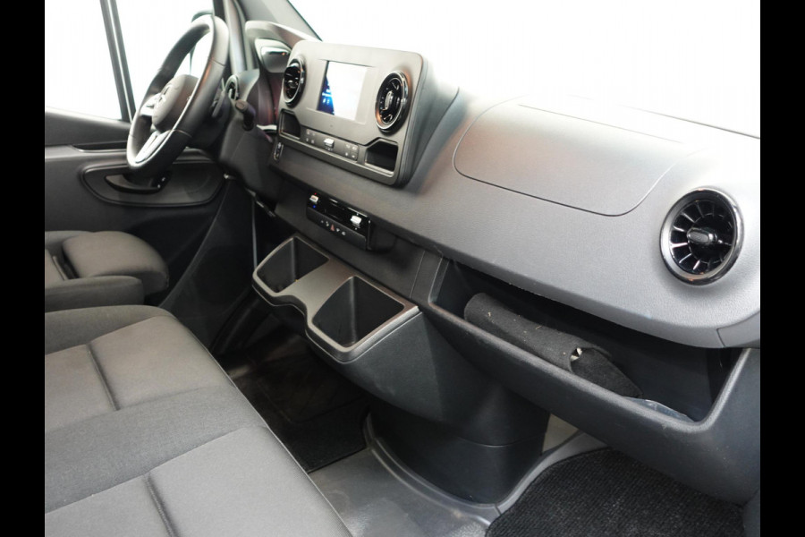 Mercedes-Benz Sprinter 315 Automaat L2H2 RWD Automaat Airco Cruise Control Side-bars Navigatiesysteem Trekhaak Mercedes-Benz Sprinter 315 Automaat L2H2 RWD Automaat Airco Cruise Control Side-bars Navigatiesysteem Trekhaak
