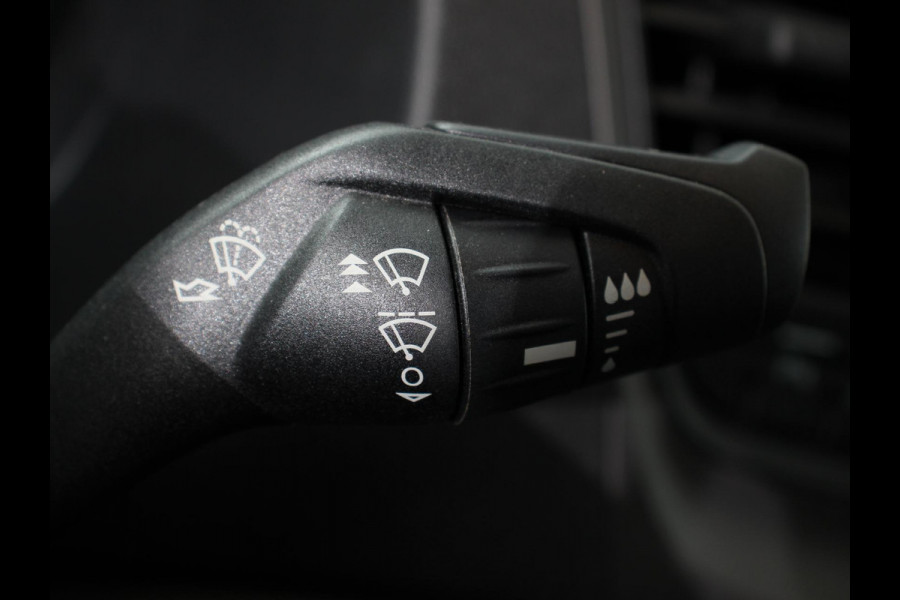 Ford Transit Custom 300 2.0 TDCI 130pk L2H1 Automaat | Navigatie | Cruise control | Camera | PDC VA | Trekhaak | Lichtmetalen Velgen