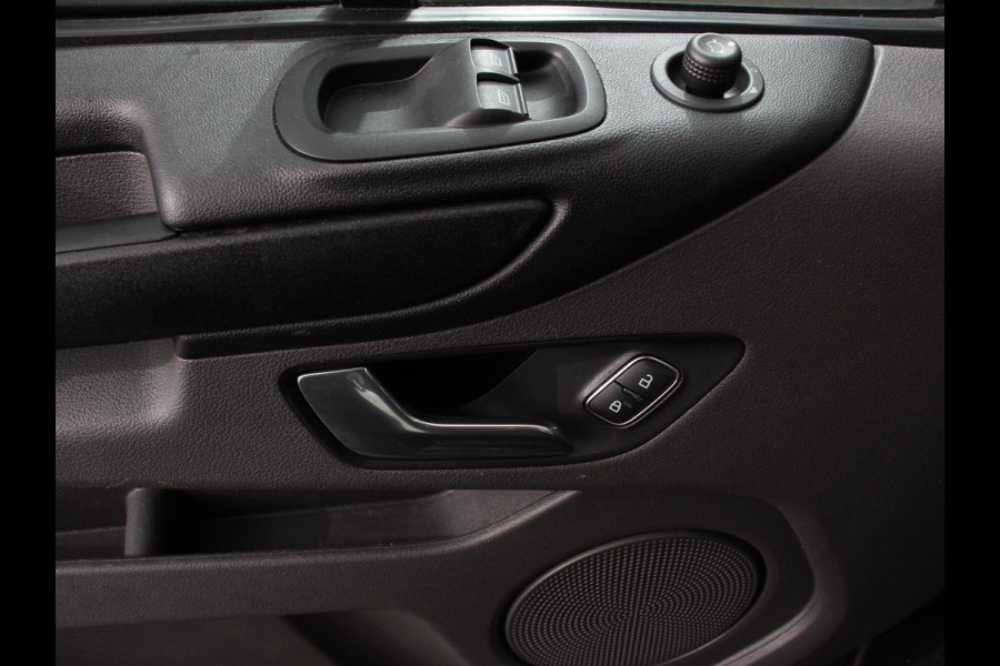 Ford Transit Custom 300 2.0 TDCI 130pk L2H1 Automaat | Navigatie | Cruise control | Camera | PDC VA | Trekhaak | Lichtmetalen Velgen