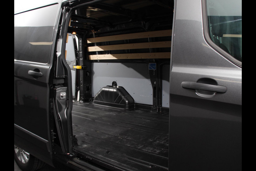 Ford Transit Custom 300 2.0 TDCI 130pk L2H1 Automaat | Navigatie | Cruise control | Camera | PDC VA | Trekhaak | Lichtmetalen Velgen
