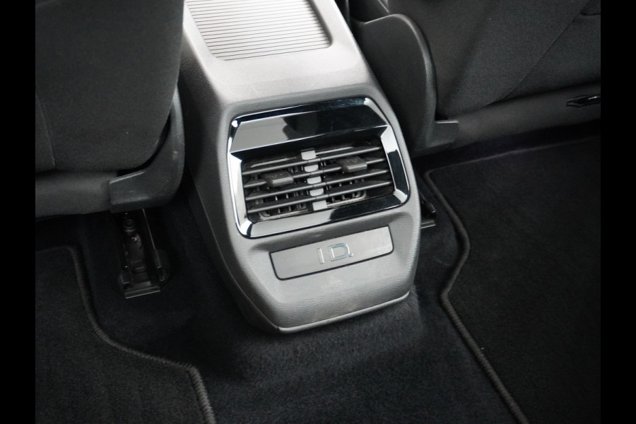 Volkswagen ID.4 GTX 4Motion 300PK (82Kw) 77 kWh PanoDak Warmtepomp 360-Camera 20" Apple Carplay Android Adaptive-Cruise Navi LED-v+a PDC-v+a Two Dual-Ecc App-Connect Mirror-Link Grootste Accu 0-100 6,3 seconden! AWD All Wheel Drive Assistentiepakket Design-pakket plus. Accu garantie tot 15-04-2030/160.000km laden tot 175kw DC of thuis 11kwh AC per uur. Orig.NLse auto € 58.000 nieuw Volkswagen ID.4 GTX 4Motion 300PK (82Kw) 77 kWh PanoDak Warmtepomp 360-Camera 20" Apple Carplay Android Adaptive-Cruise Navi LED-v+a PDC-v+a Two Dual-Ecc App-Connect Mirror-Link Grootste Accu 0-100 6,3 seconden! AWD All Wheel Drive Assistentiepakket Design-pakket plus. Accu garantie tot 15-04-2030/160.000km laden tot 175kw DC of thuis 11kwh AC per uur. Orig.NLse auto € 58.000 nieuw