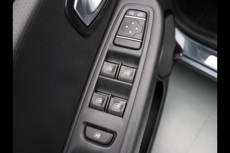 Renault Clio 90pk TCe Limited Airco | Cruise | Parkeersens. achter