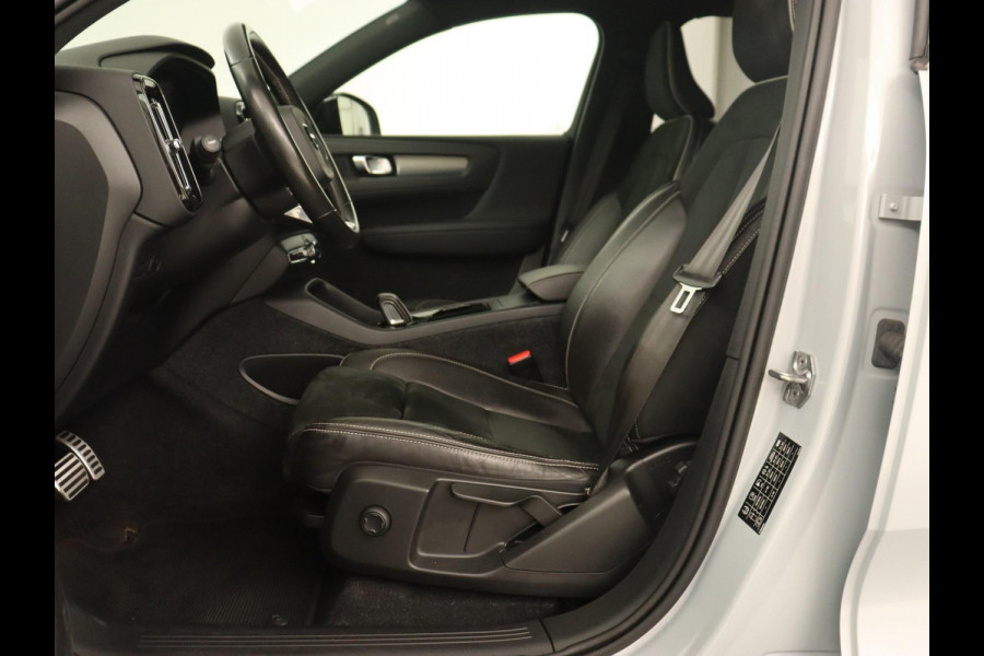 Volvo XC40 Recharge P8 AWD R-Design | Trekhaak | Camera | Carplay | Navigatie | Full LED | Leder/Alcantara | Adaptive cruise | Keyless