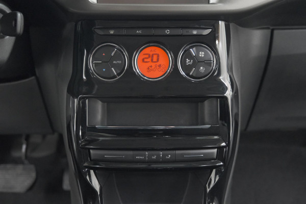 Citroën C3 PureTech 82 Selection | Trekhaak | Apple Carplay | Parkeersensoren | Climate Control