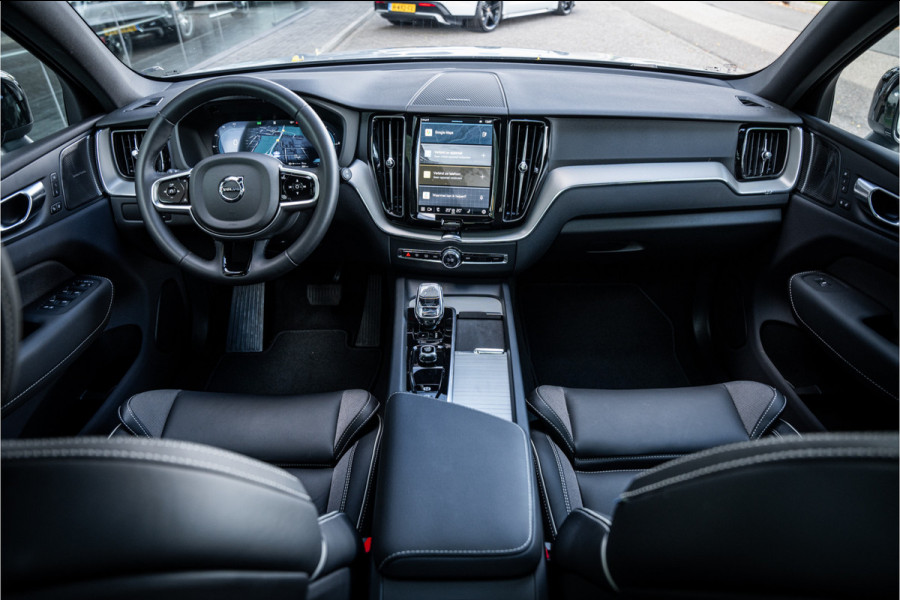 Volvo XC60 2.0 T6 Plug-in hybrid AWD Plus Dark ** Trekhaak ** Panodak ** H/K