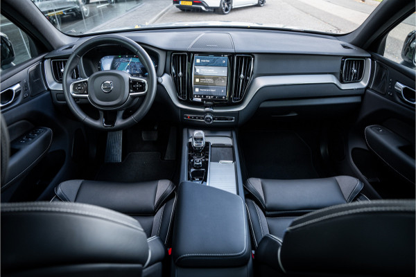 Volvo XC60 2.0 T6 Plug-in hybrid AWD Plus Dark ** Trekhaak ** Panodak ** H/K