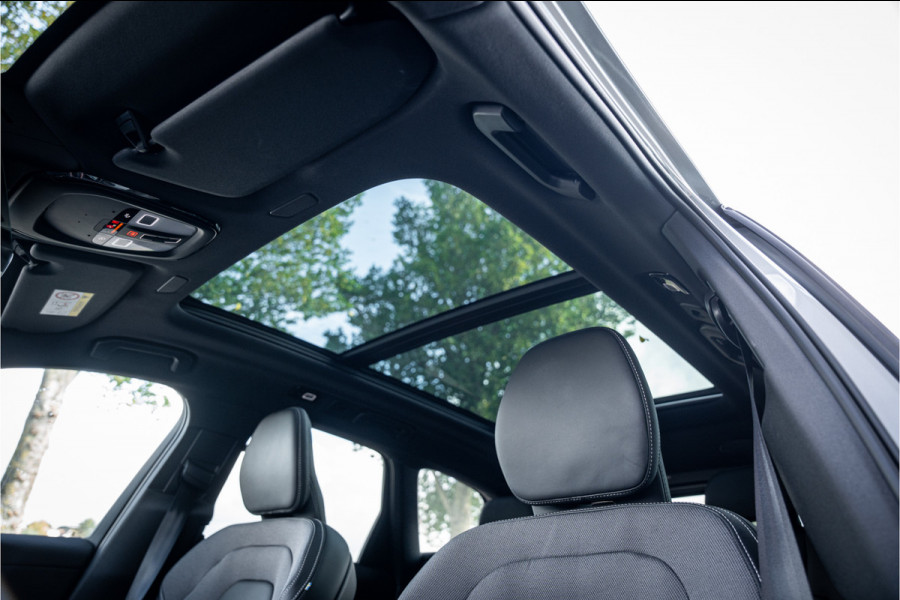 Volvo XC60 2.0 T6 Plug-in hybrid AWD Plus Dark ** Trekhaak ** Panodak ** H/K