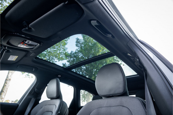 Volvo XC60 2.0 T6 Plug-in hybrid AWD Plus Dark ** Trekhaak ** Panodak ** H/K