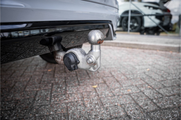 Volvo XC60 2.0 T6 Plug-in hybrid AWD Plus Dark ** Trekhaak ** Panodak ** H/K