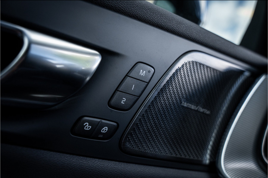 Volvo XC60 2.0 T6 Plug-in hybrid AWD Plus Dark ** Trekhaak ** Panodak ** H/K