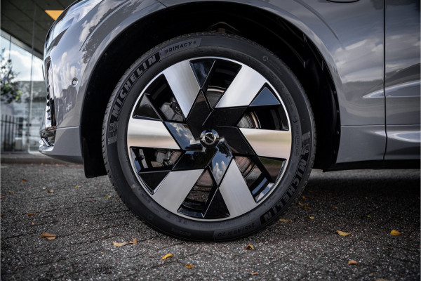 Volvo XC60 2.0 T6 Plug-in hybrid AWD Plus Dark ** Trekhaak ** Panodak ** H/K