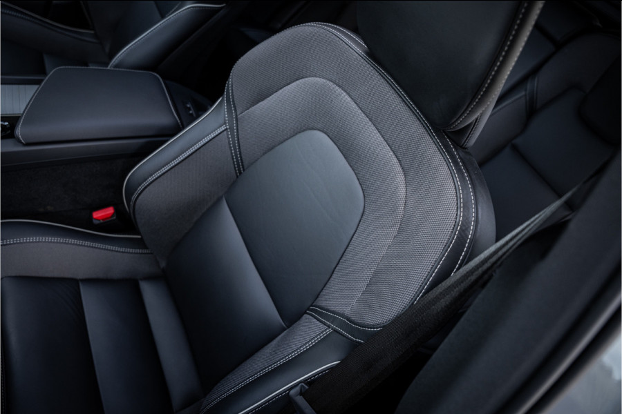 Volvo XC60 2.0 T6 Plug-in hybrid AWD Plus Dark ** Trekhaak ** Panodak ** H/K