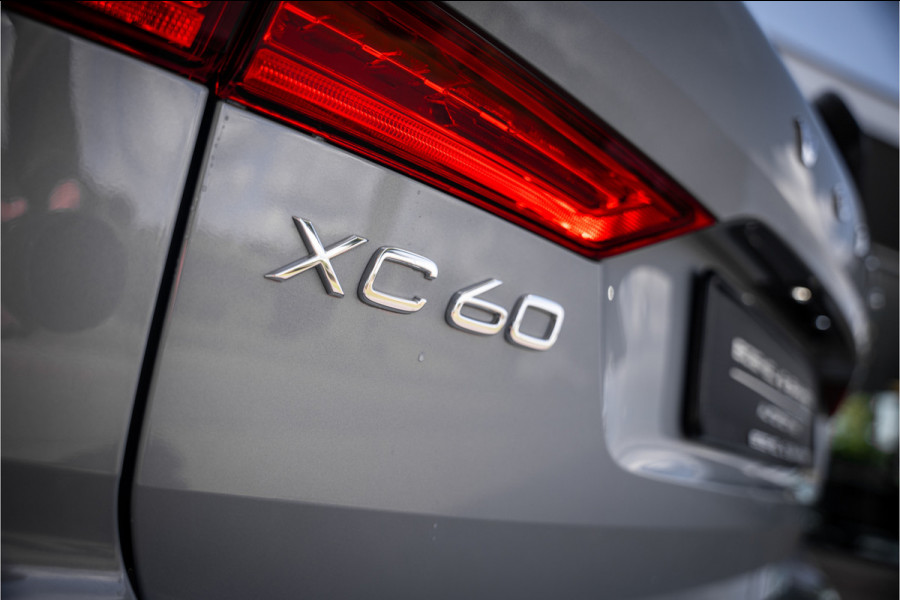 Volvo XC60 2.0 T6 Plug-in hybrid AWD Plus Dark ** Trekhaak ** Panodak ** H/K