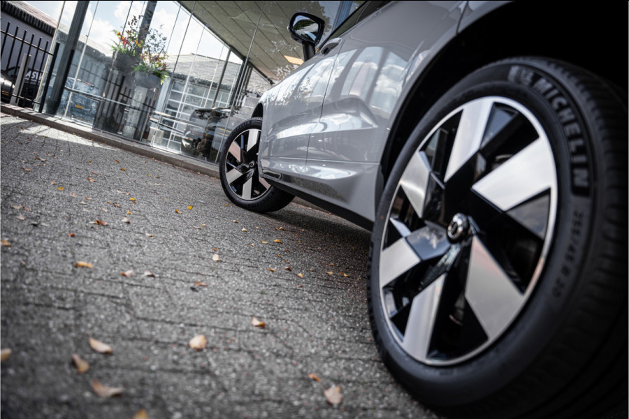 Volvo XC60 2.0 T6 Plug-in hybrid AWD Plus Dark ** Trekhaak ** Panodak ** H/K