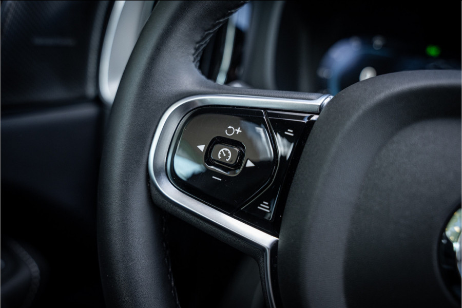 Volvo XC60 2.0 T6 Plug-in hybrid AWD Plus Dark ** Trekhaak ** Panodak ** H/K
