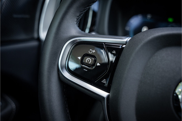 Volvo XC60 2.0 T6 Plug-in hybrid AWD Plus Dark ** Trekhaak ** Panodak ** H/K