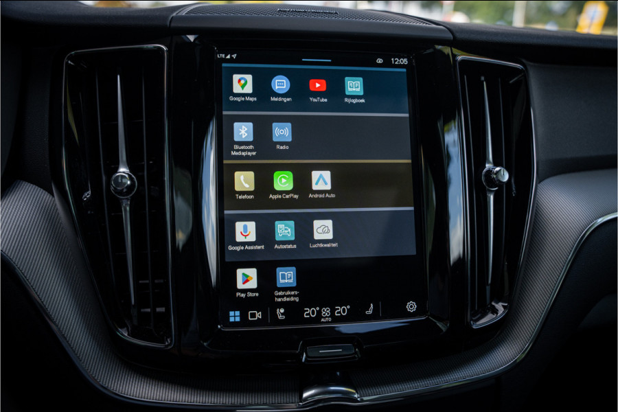 Volvo XC60 2.0 T6 Plug-in hybrid AWD Plus Dark ** Trekhaak ** Panodak ** H/K