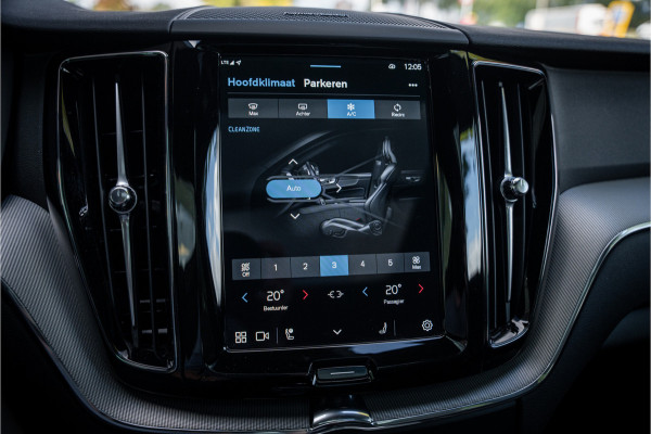 Volvo XC60 2.0 T6 Plug-in hybrid AWD Plus Dark ** Trekhaak ** Panodak ** H/K