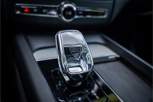 Volvo XC60 2.0 T6 Plug-in hybrid AWD Plus Dark ** Trekhaak ** Panodak ** H/K