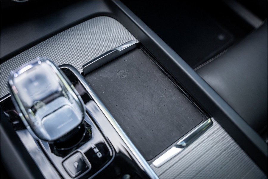 Volvo XC60 2.0 T6 Plug-in hybrid AWD Plus Dark ** Trekhaak ** Panodak ** H/K
