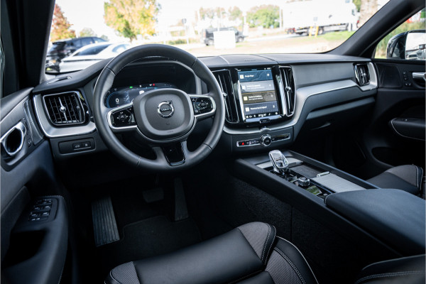 Volvo XC60 2.0 T6 Plug-in hybrid AWD Plus Dark ** Trekhaak ** Panodak ** H/K