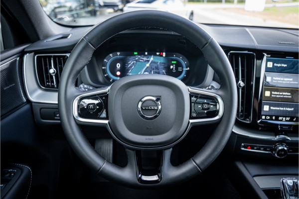 Volvo XC60 2.0 T6 Plug-in hybrid AWD Plus Dark ** Trekhaak ** Panodak ** H/K