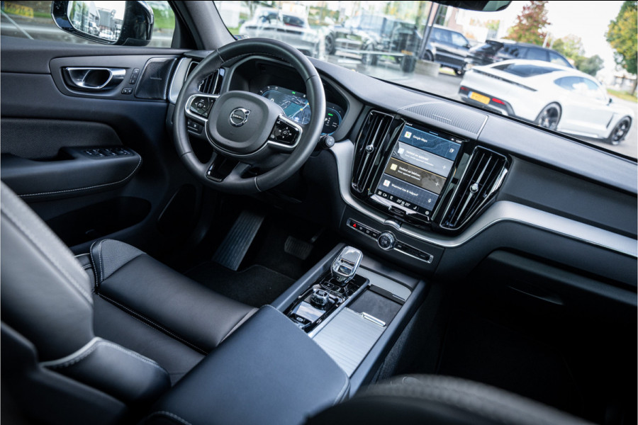 Volvo XC60 2.0 T6 Plug-in hybrid AWD Plus Dark ** Trekhaak ** Panodak ** H/K