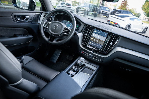 Volvo XC60 2.0 T6 Plug-in hybrid AWD Plus Dark ** Trekhaak ** Panodak ** H/K