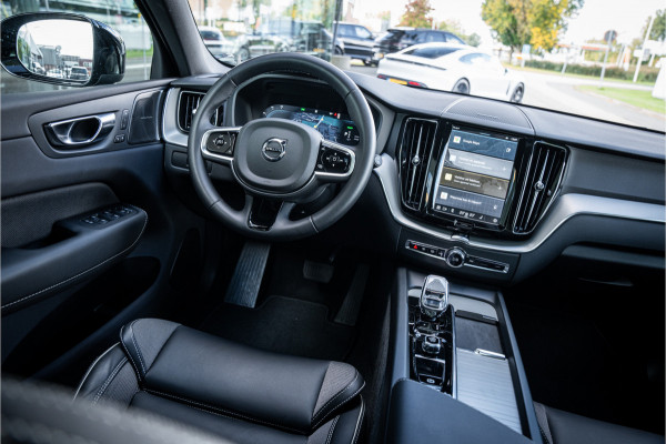 Volvo XC60 2.0 T6 Plug-in hybrid AWD Plus Dark ** Trekhaak ** Panodak ** H/K