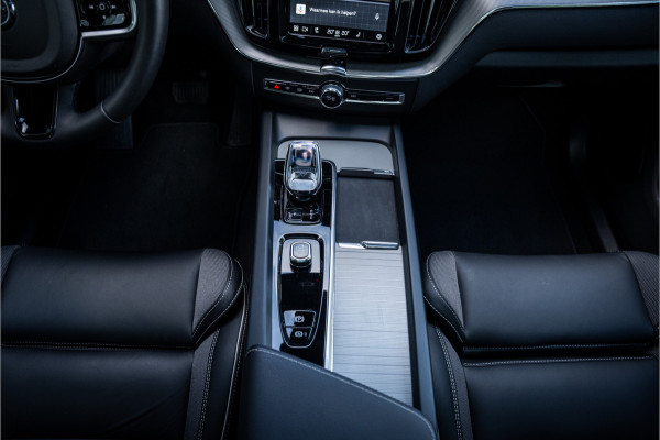 Volvo XC60 2.0 T6 Plug-in hybrid AWD Plus Dark ** Trekhaak ** Panodak ** H/K