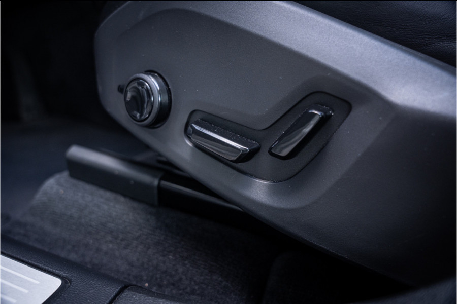 Volvo XC60 2.0 T6 Plug-in hybrid AWD Plus Dark ** Trekhaak ** Panodak ** H/K
