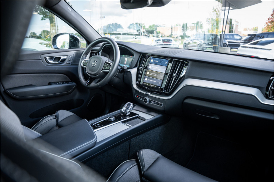 Volvo XC60 2.0 T6 Plug-in hybrid AWD Plus Dark ** Trekhaak ** Panodak ** H/K