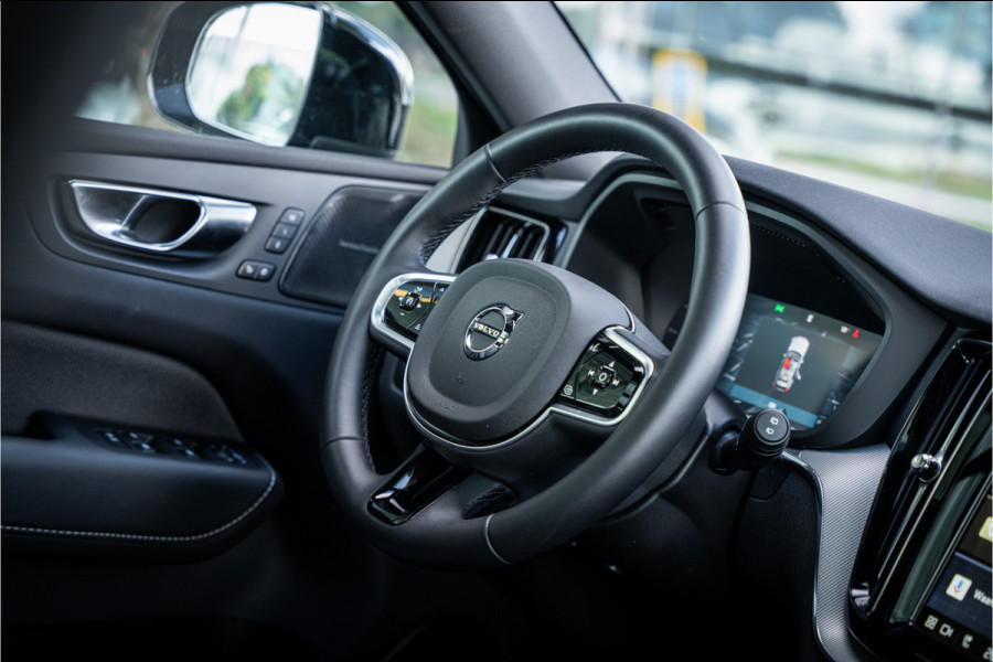 Volvo XC60 2.0 T6 Plug-in hybrid AWD Plus Dark ** Trekhaak ** Panodak ** H/K