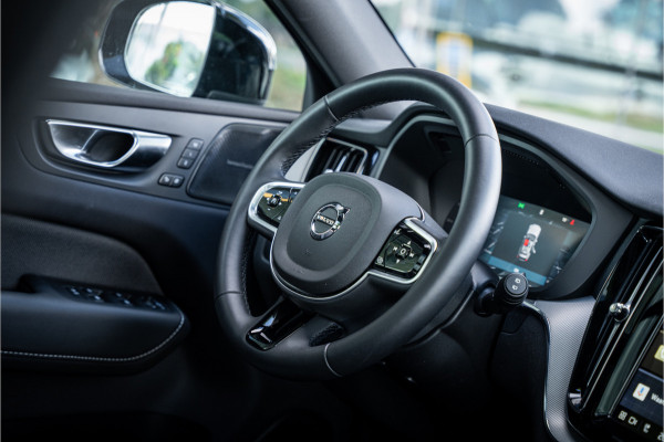 Volvo XC60 2.0 T6 Plug-in hybrid AWD Plus Dark ** Trekhaak ** Panodak ** H/K