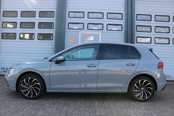 Volkswagen Golf 1.5 TSI Life Business Xenon Virtuel cockpit Sportzetels Camera Led Bj:2020 Volkswagen Golf 1.5 TSI Life Business Xenon Virtuel cockpit Sportzetels Camera Led Bj:2020