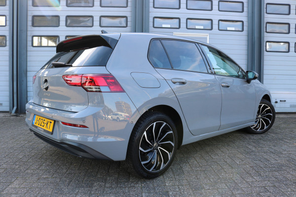 Volkswagen Golf 1.5 TSI Life Business Xenon Virtuel cockpit Sportzetels Camera Led Bj:2020 Volkswagen Golf 1.5 TSI Life Business Xenon Virtuel cockpit Sportzetels Camera Led Bj:2020