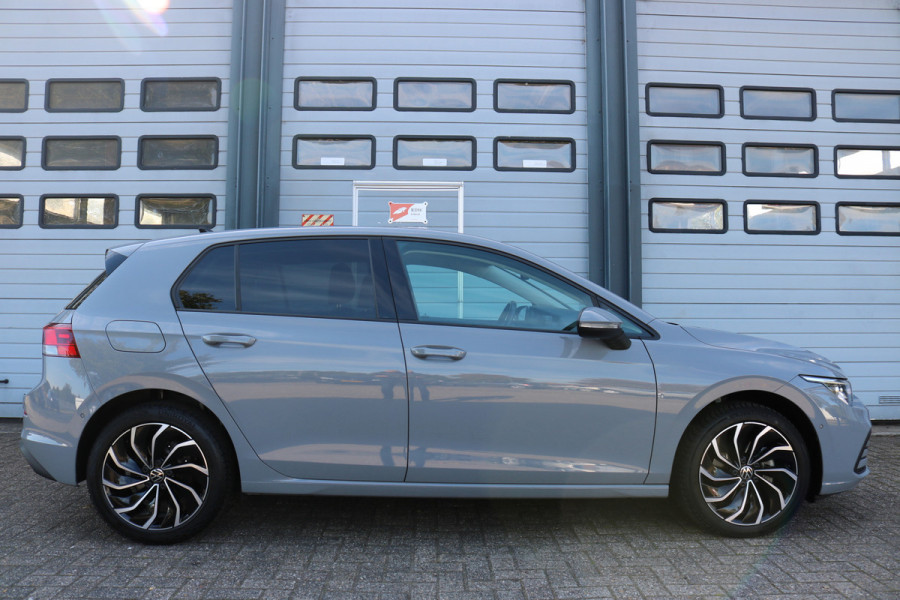 Volkswagen Golf 1.5 TSI Life Business Xenon Virtuel cockpit Sportzetels Camera Led Bj:2020 Volkswagen Golf 1.5 TSI Life Business Xenon Virtuel cockpit Sportzetels Camera Led Bj:2020