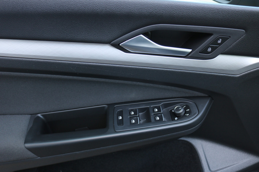 Volkswagen Golf 1.5 TSI Life Business Xenon Virtuel cockpit Sportzetels Camera Led Bj:2020 Volkswagen Golf 1.5 TSI Life Business Xenon Virtuel cockpit Sportzetels Camera Led Bj:2020
