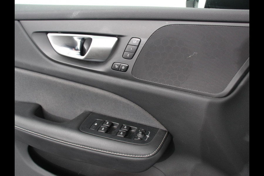 Volvo V60 2.0 B4 R-Design Navigatie Climate control Cruise control adaptive Parkeersensoren Achteruitrijcamera Keyless Navigatie Apple Carplay/ Android Auto