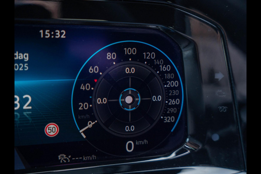 Volkswagen Golf 2.0 TSI R-line / 190PK / Pano / IQ / Black style / H&K / Keyless / Stoel+Stuurverwarming / DAB+