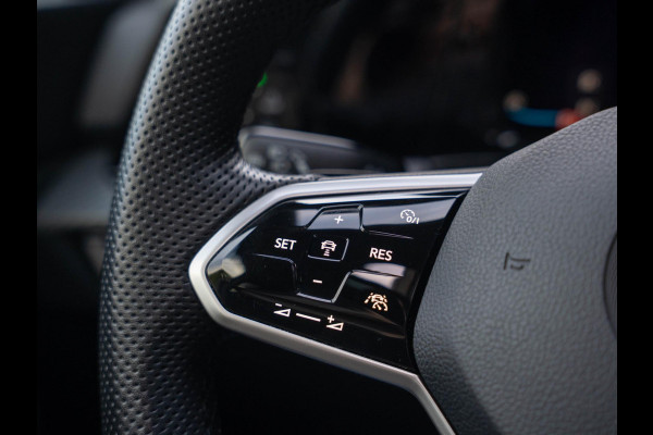 Volkswagen Golf 2.0 TSI R-line / 190PK / Pano / IQ / Black style / H&K / Keyless / Stoel+Stuurverwarming / DAB+