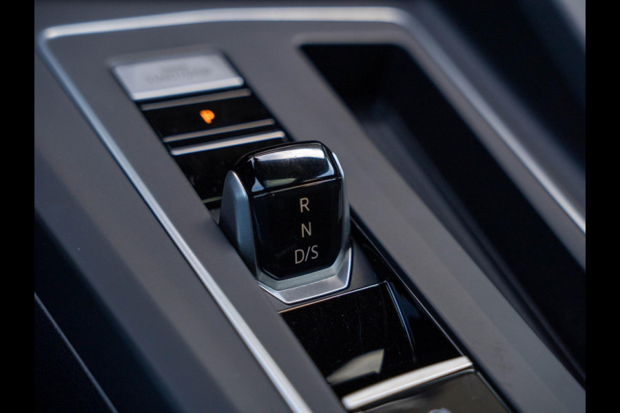 Volkswagen Golf 2.0 TSI R-line / 190PK / Pano / IQ / Black style / H&K / Keyless / Stoel+Stuurverwarming / DAB+