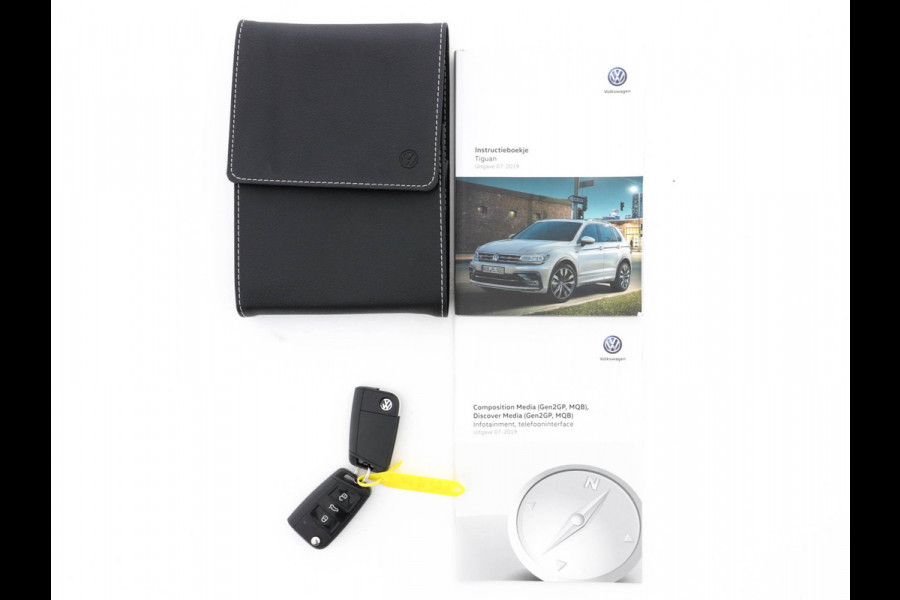 Volkswagen Tiguan 1.5 TSI Comfortline-Business (INCL-BTW) *NAVI-FULLMAP | MICROFIBRE | DAB | ECC | PDC | CRUISE | PARKPILOT | LANE-ASSIST | CARPLAY | PRIVACY-GLASS | COMFORT-SEATS | 17"ALU*