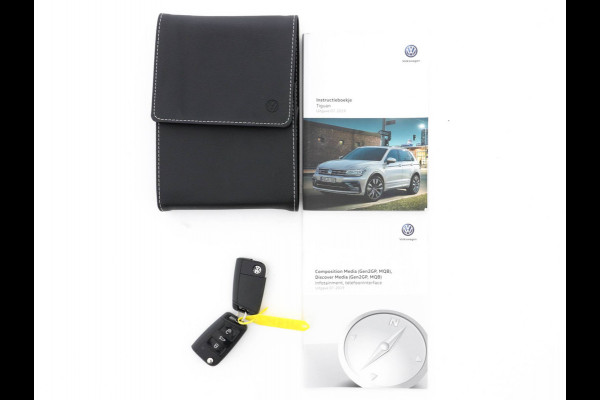 Volkswagen Tiguan 1.5 TSI Comfortline-Business (INCL-BTW) *NAVI-FULLMAP | MICROFIBRE | DAB | ECC | PDC | CRUISE | PARKPILOT | LANE-ASSIST | CARPLAY | PRIVACY-GLASS | COMFORT-SEATS | 17"ALU*