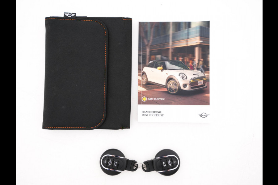 MINI Mini Electric Essential 33 kWh [3-Fase] {SOH-100%} (INCL-BTW) *FULL-LED | DIGI-COCKPIT | LEATHER-FABRIC | CAMERA | KEYLESS | HEATED-SPORTSEATS | NAVI-FULLMAP | AMBIENT-LIGHT | DAB | CRUISE | CCS-FASTLOADER | 17"ALU*