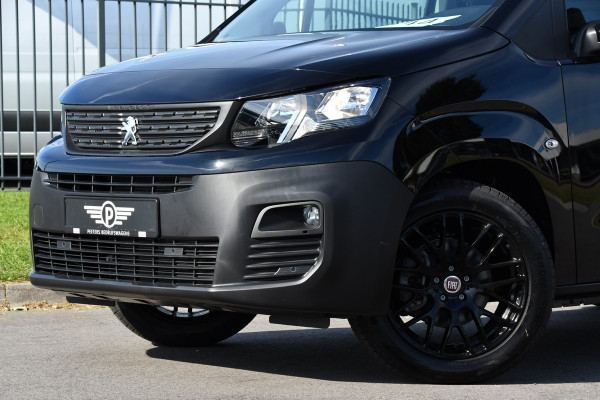 Peugeot e-Partner 136 L1 50 kWh Black Edition Camera, Cruise, Carplay, Stoelverwarming, 136pk, Multimedia, BOM VOL! Peugeot e-Partner 136 L1 50 kWh Black Edition Camera, Cruise, Carplay, Stoelverwarming, 136pk, Multimedia, BOM VOL!