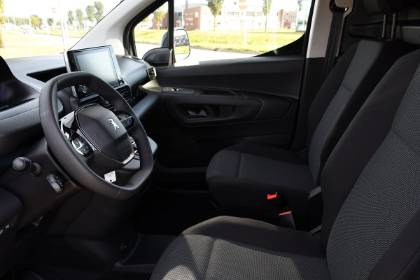 Peugeot e-Partner 136 L1 50 kWh Black Edition Camera, Cruise, Carplay, Stoelverwarming, 136pk, Multimedia, BOM VOL! Peugeot e-Partner 136 L1 50 kWh Black Edition Camera, Cruise, Carplay, Stoelverwarming, 136pk, Multimedia, BOM VOL!