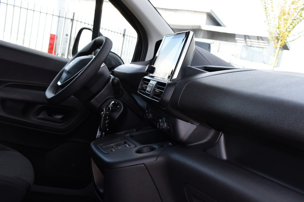 Peugeot e-Partner 136 L1 50 kWh Black Edition Camera, Cruise, Carplay, Stoelverwarming, 136pk, Multimedia, BOM VOL! Peugeot e-Partner 136 L1 50 kWh Black Edition Camera, Cruise, Carplay, Stoelverwarming, 136pk, Multimedia, BOM VOL!